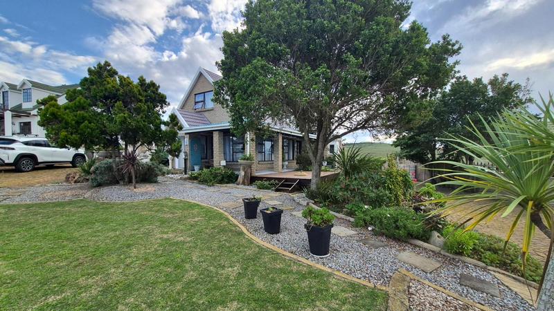 4 Bedroom Property for Sale in Hartenbos Heuwels Western Cape